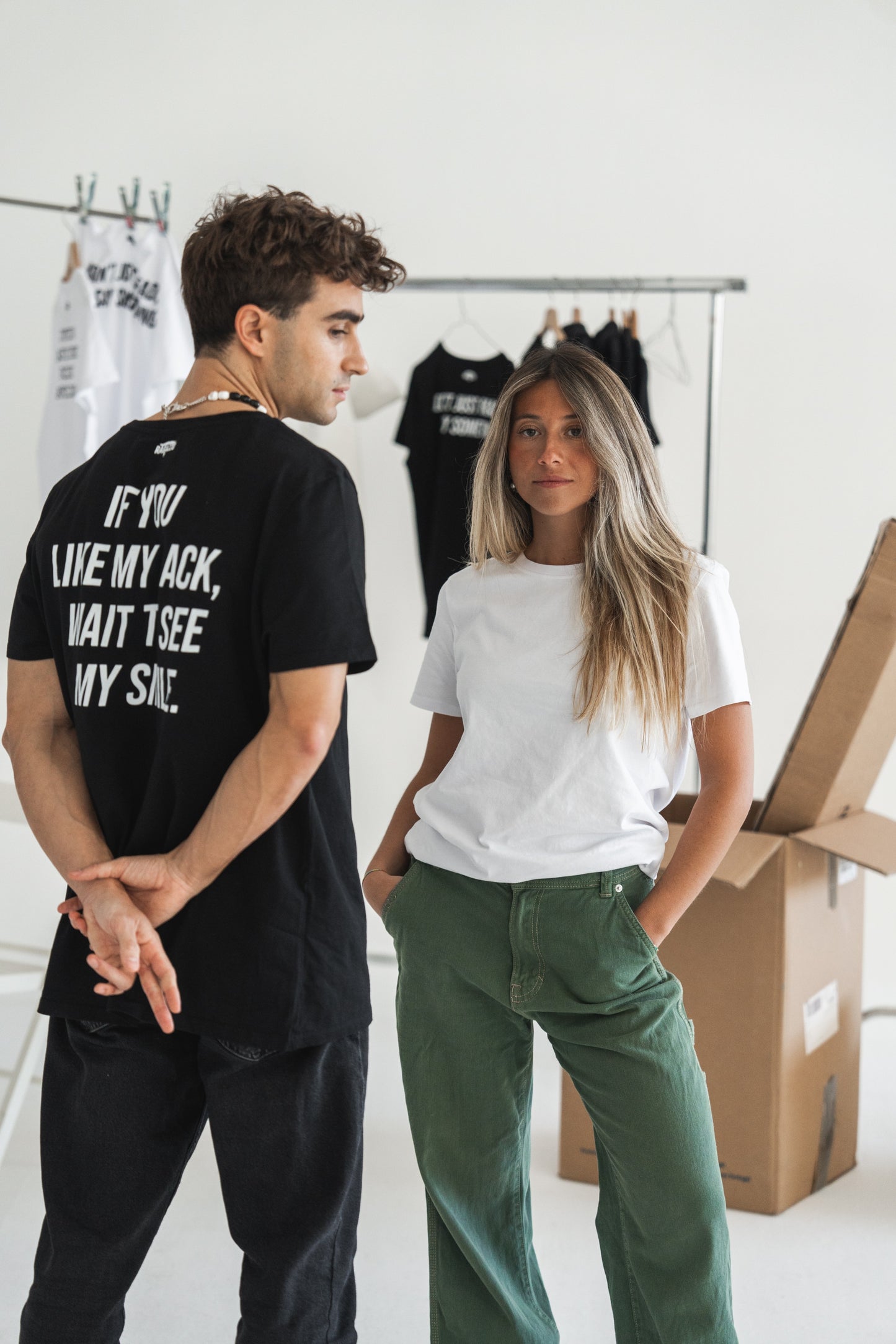 T-Shirt • Preto • "If You Like My Back, Wait to See My Smile"