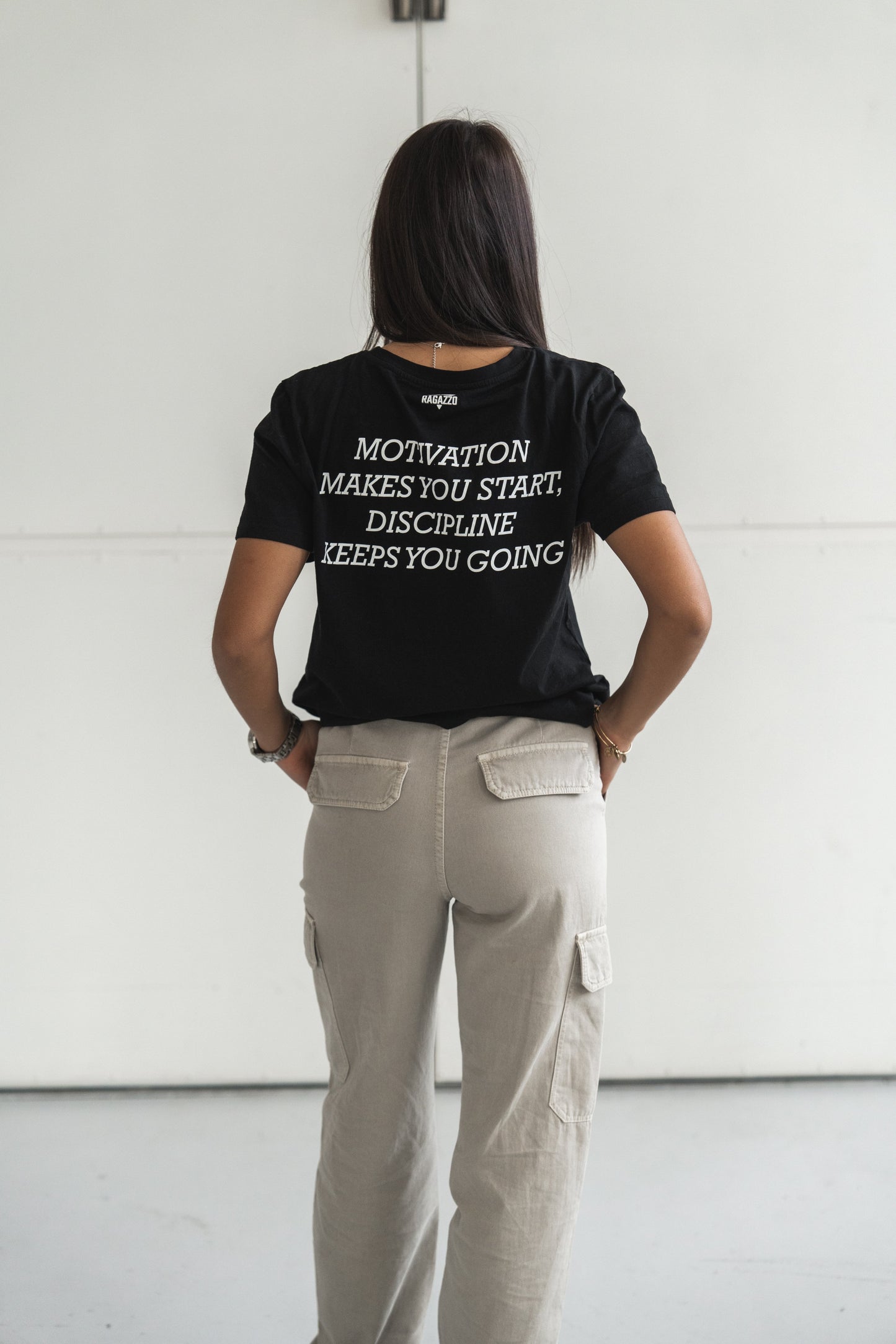 T-Shirt • Preto • "Motivation Makes You Start, Discipline Keeps You Going"