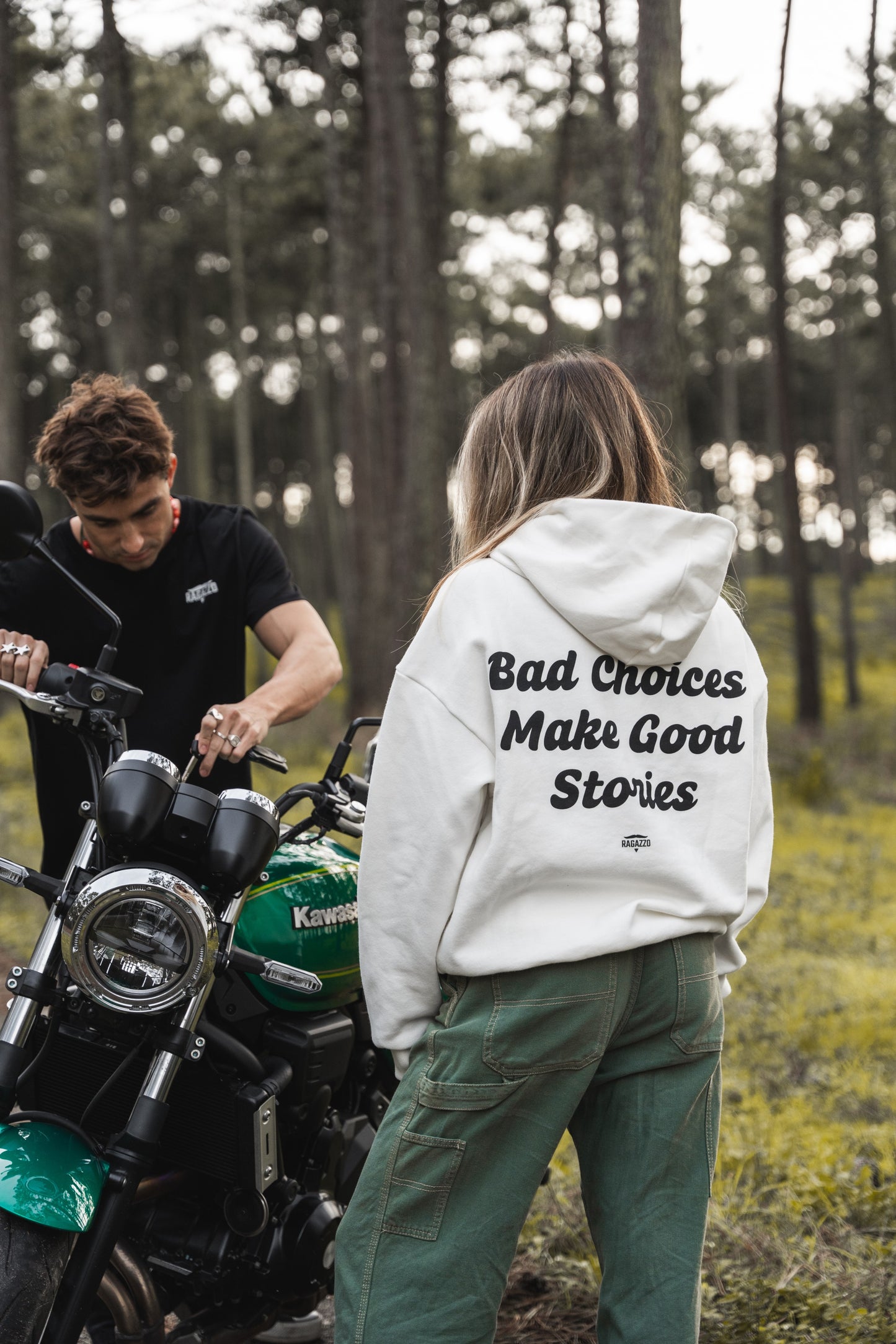 Hoodie • Meio-Branco • "Bad Choices Make Good Stories"